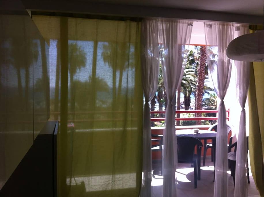 Balcon with ocean