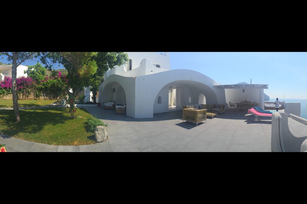 la villa e stata recentementa ristrutturata e si trova vicino alle famose terme di cavascura