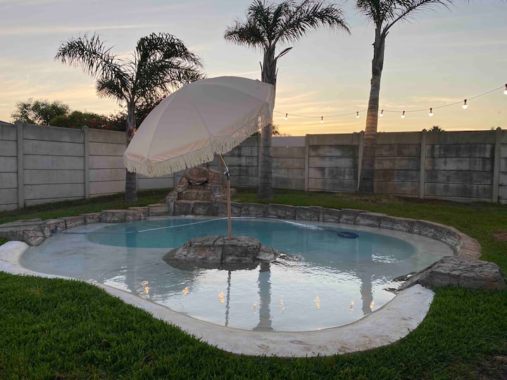 Jbay Holiday Home With Pool - Jeffreys Bay