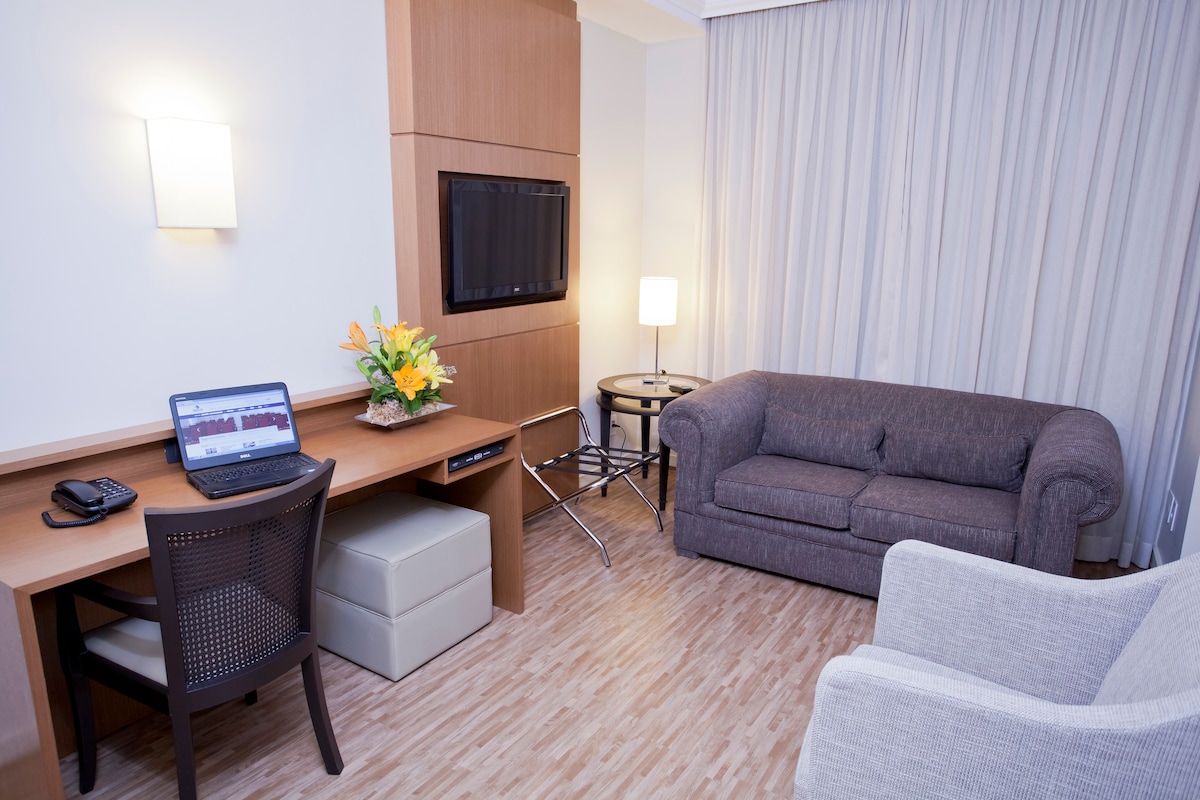 Sala de estar/área de trabajo