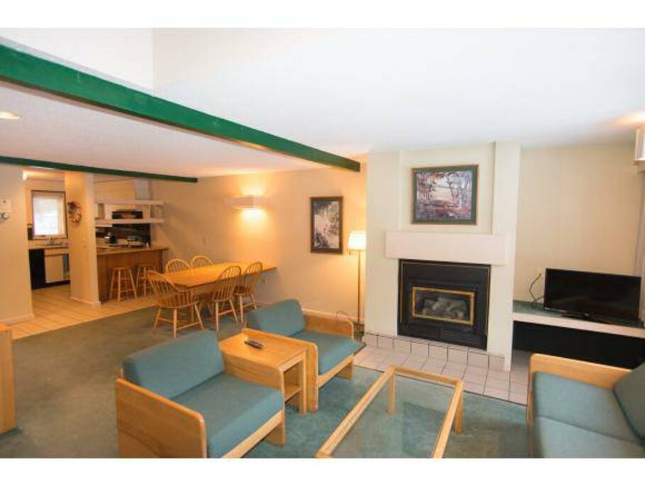 Living/dining area