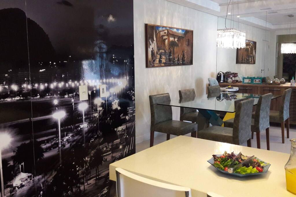 Vista cozinha e sala de jantar