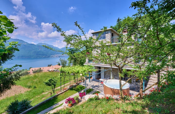 La Casetta nel Bosco Lake Como Sauna and hot Tube