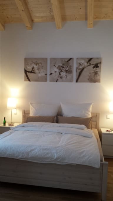 Schlafzimmer 1