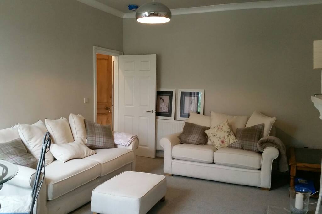 Bright spacious open plan lounge /dining /kitchen