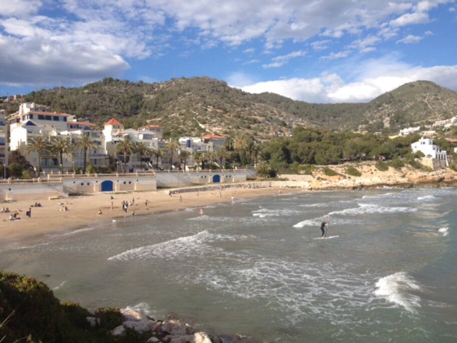 Beach to left side flat at less tan 200 meters walking distance