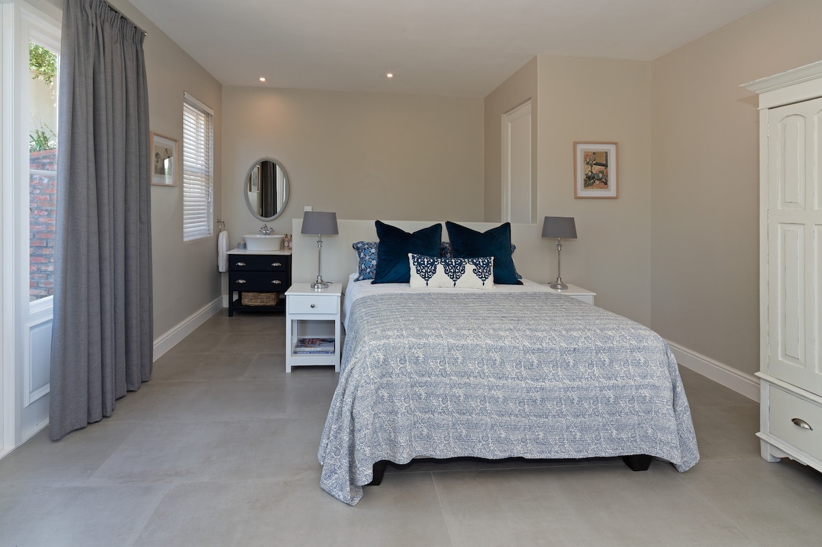  Спалната соба 3 е самостојна и се наоѓа на нивото на главната градина