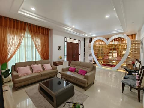 Jk Romance House • 20Pax • 5BR • Near Airport