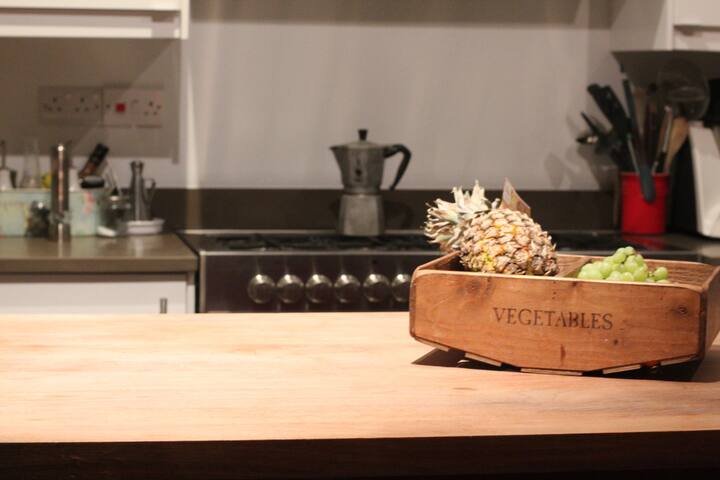 Nice family house Central London Wimbledon tennis. gallery image 3