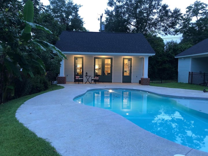The Courtyard Cottage Guesthouses for Rent in Fitzgerald,