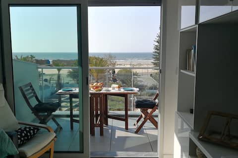 Airbnb em destaque: South Balcony - comfort, luxury view 1st line sea em Monte Gordo