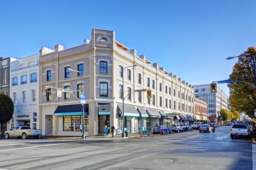 Luxury heritage downtown condo Condominiums for Rent in Victoria