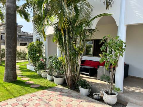 Villa XXL-Swimmpool, Big Garden-150m to the beach