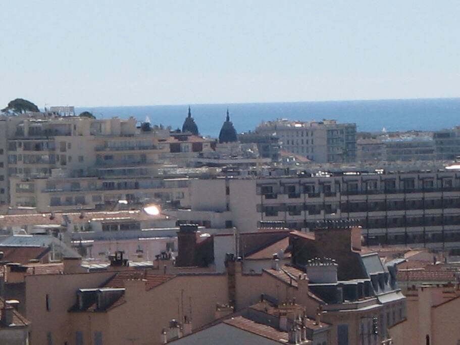 Vue de la terrasse sur les tours du Carlton