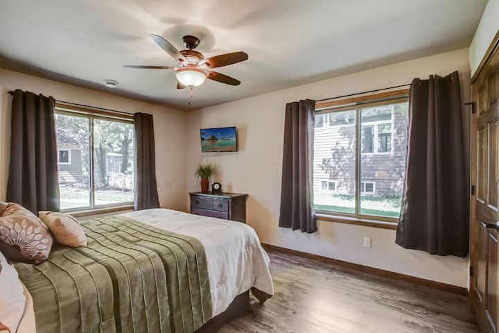 主楼层主卧配备加大双人床