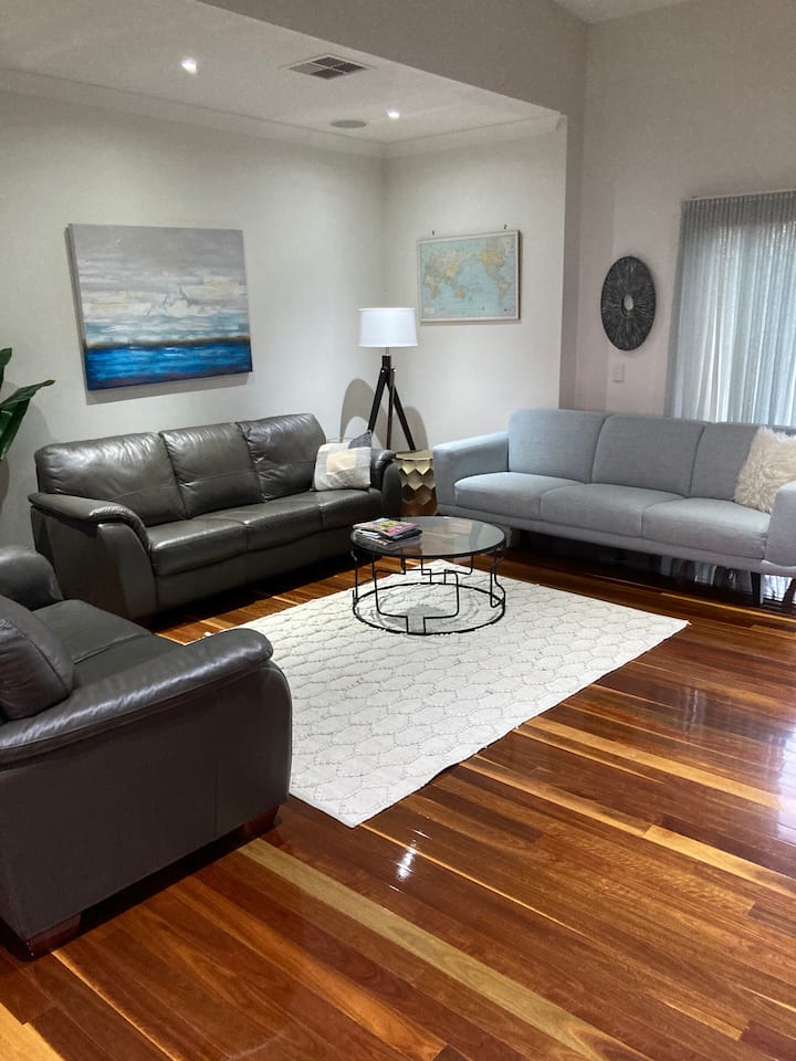 Luxurious Home With Mineral Pool! - Rutherglen