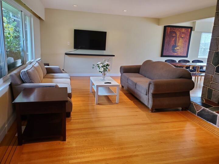 Forest hill house in North Vancouver. Houses for Rent in North