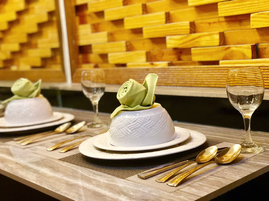 Dining with complete dining set