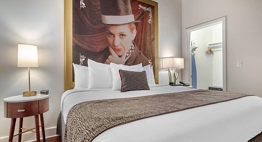 NOLA 2BR Marquee brand new Theatre District dwtn gallery image 2