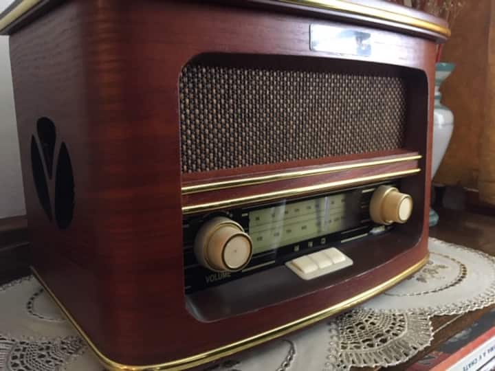 Retro radio