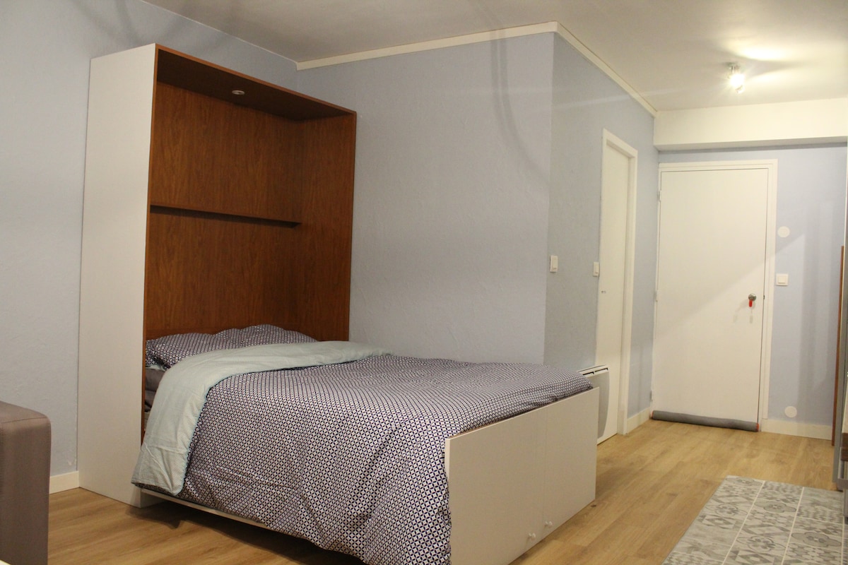 kitanda kilicho wazi cha kabati