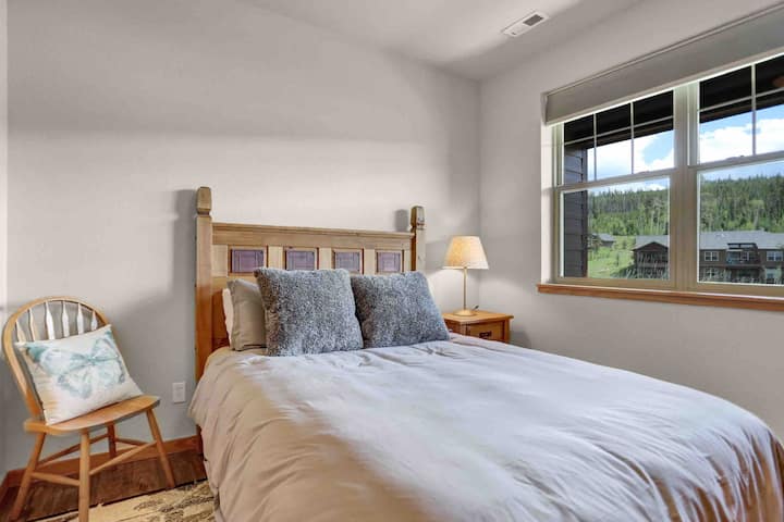 Dormitorio de invitados #1 - Cama tamaño queen con vista al espacio abierto