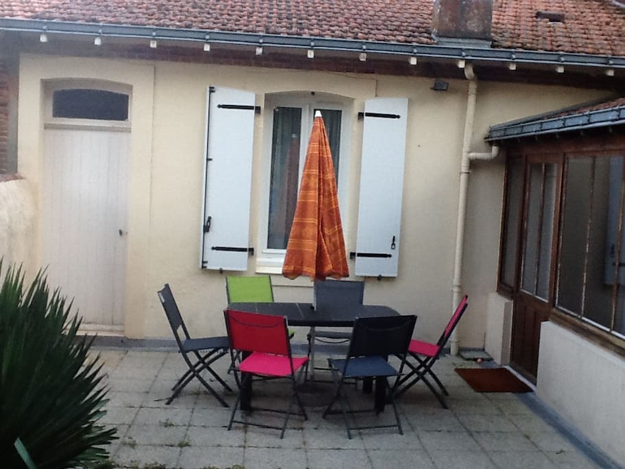 Cour privée avec véranda et patio