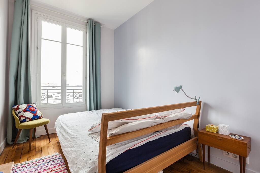 Chambre ensoleillée et calme