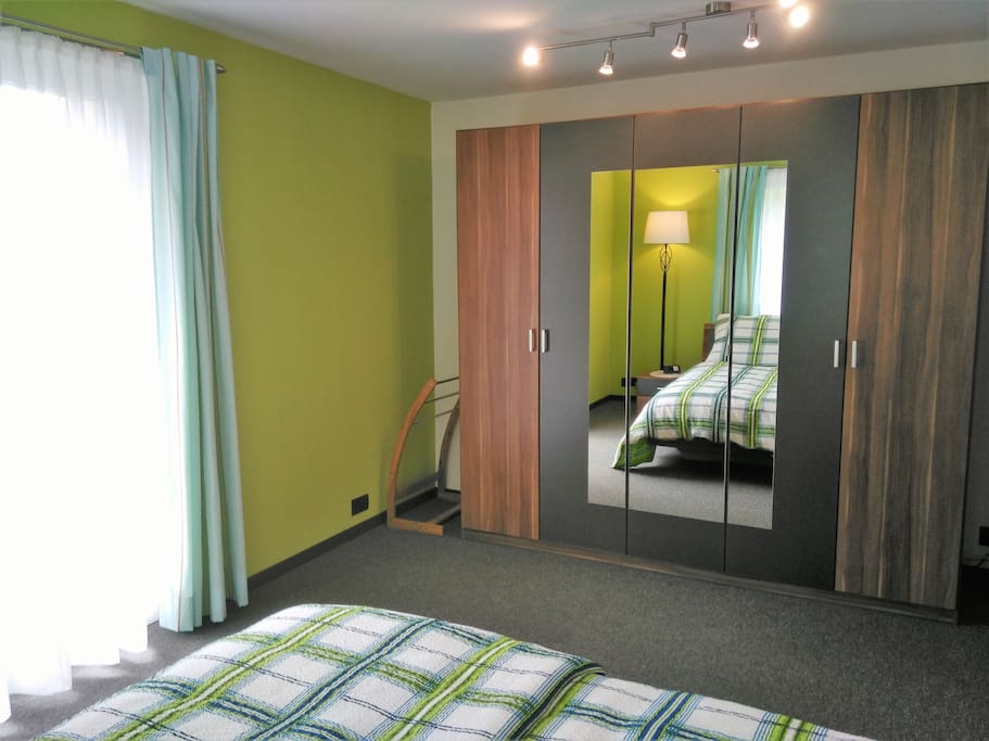 Doppelbett - Zimmer mit südseitigem Balkon