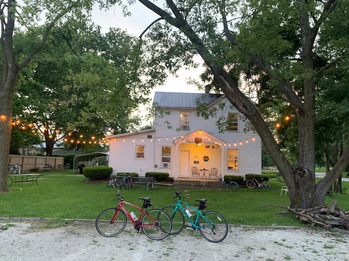 Happy Apples Bicycle Bunkhouse Bedroom 2 Houses for Rent in