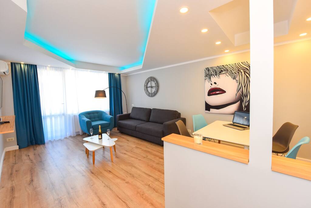 Twin 3 Apartment - Living room