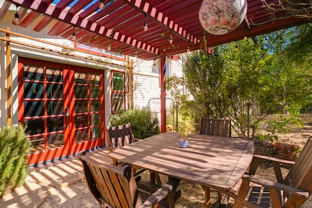 Your chef’s kitchen + outdoor dining for summer!