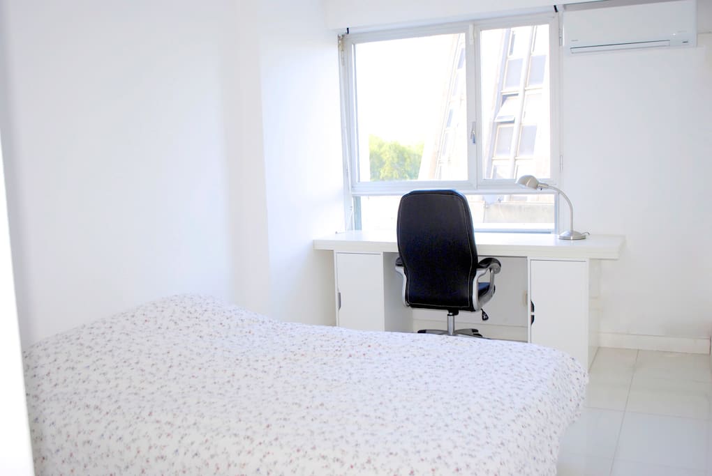 Chambre de 25m2 avec bureau ...