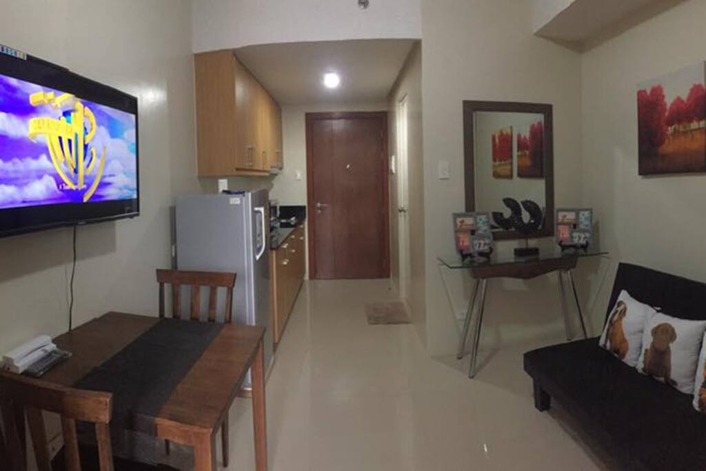 full view of living area and the kitchen