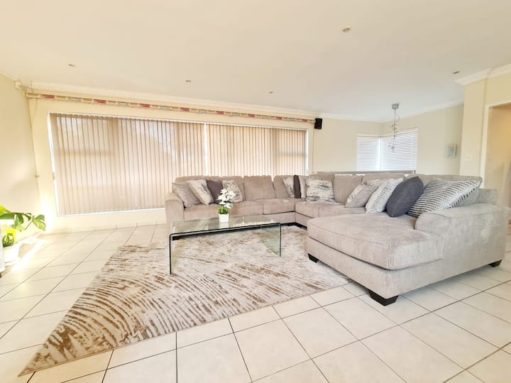 Luxurious Private Apartment With Jaccuzi & Pool - Midrand
