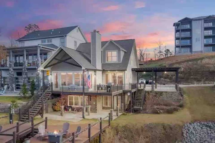 Smith Lake home with beautiful view!