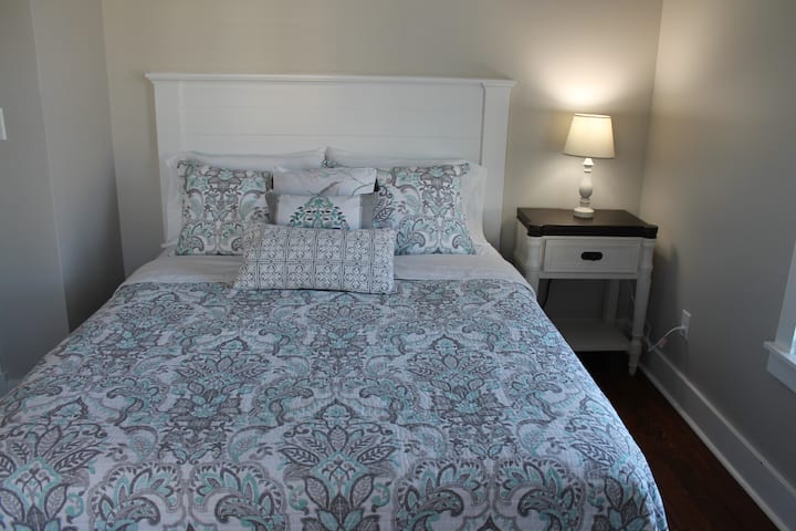 Საძინებელი #2 - საწოლი 152 × 203 სმ