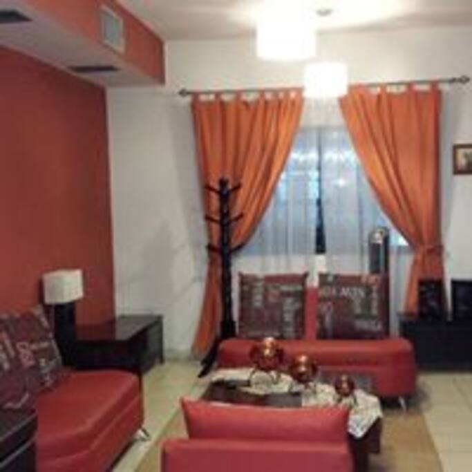 Area común; sala en la planta baja y otra sala en la planta alta