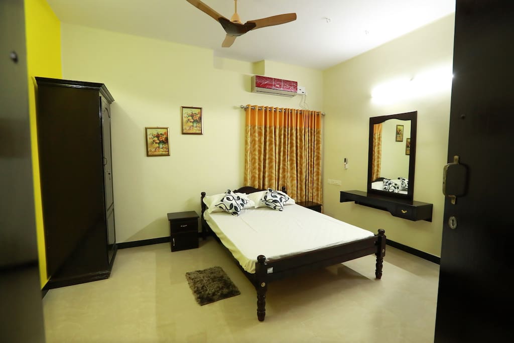 Deluxe double room AC with attached european toilet
