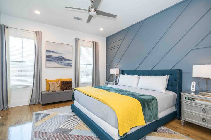 Walk to French Quarter from Modern home