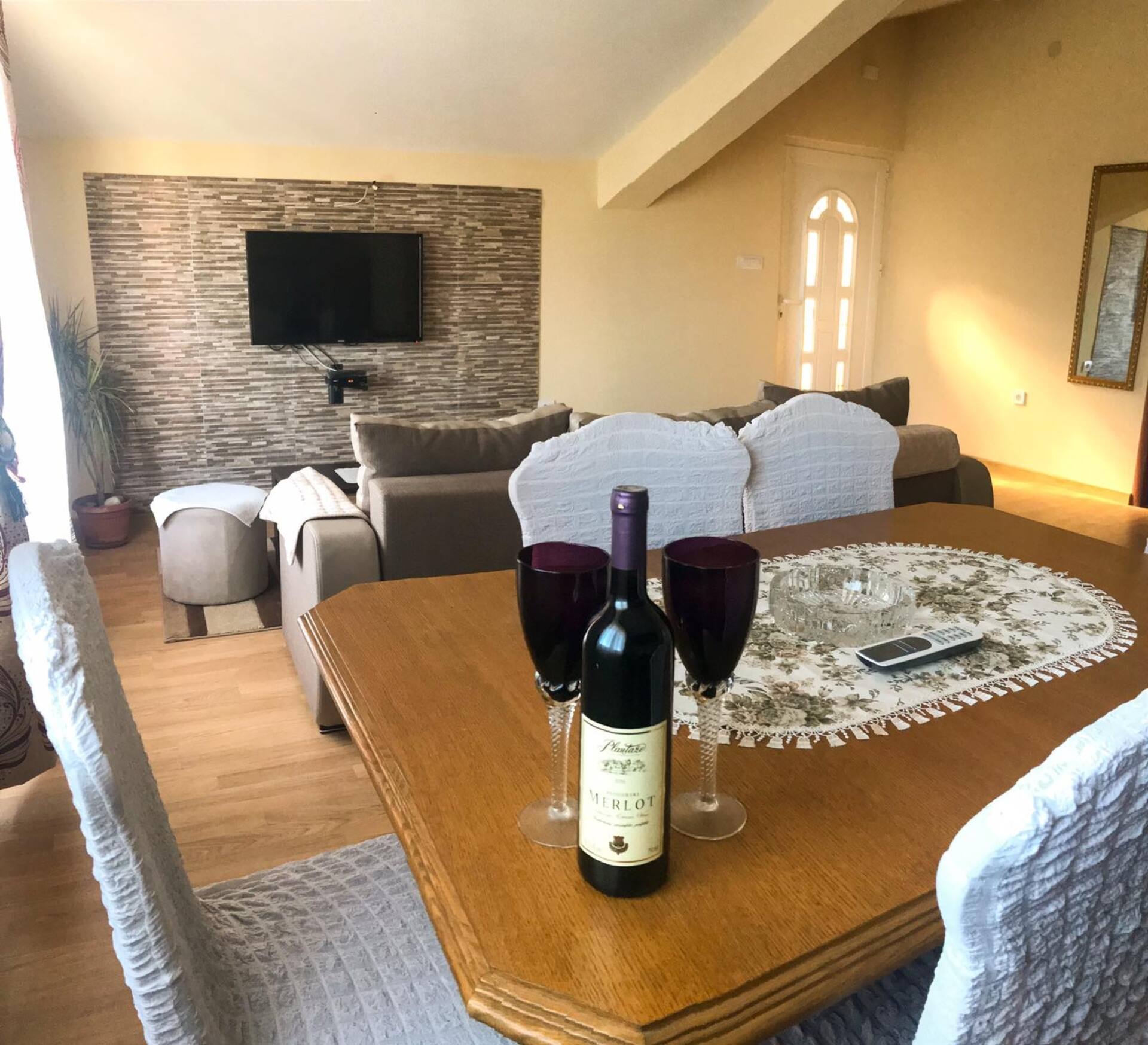 Peaceful family holiday apartment ”Jovana”