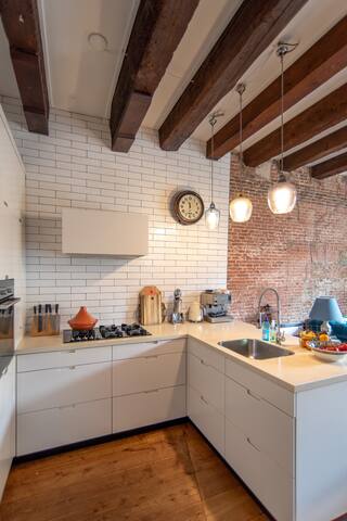 Monumental warehouse apartment on historic canal gallery image 5