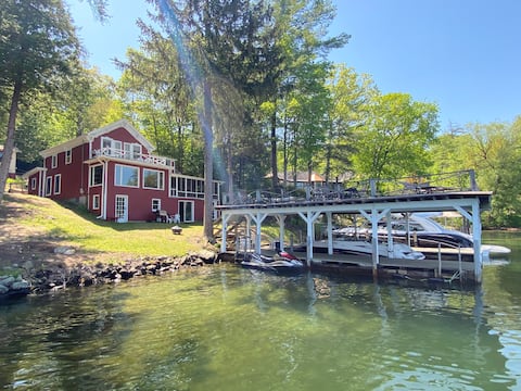 *Dock Space* Family Lakefront Home Lake George NY