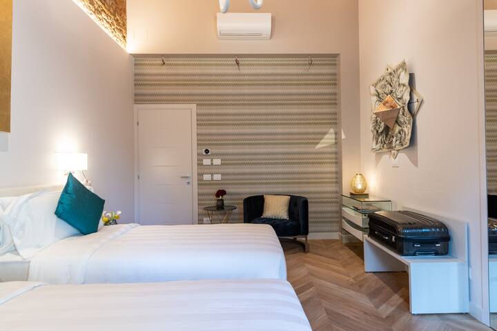 Florence Art Apts -Castano -Deluxe two bedroom apt gallery image 4