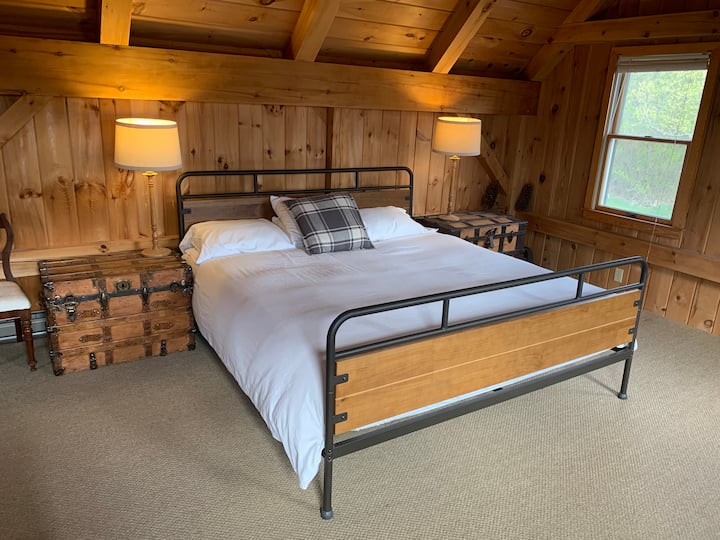 mbreti anash pellgut në katin e sipërm