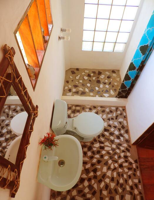shower, toilette in the cabin