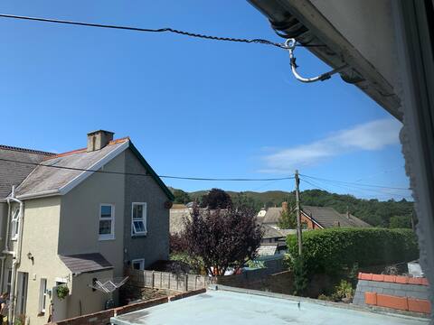 Conwy cosy warm cottage -4  Wifi. Courtyard