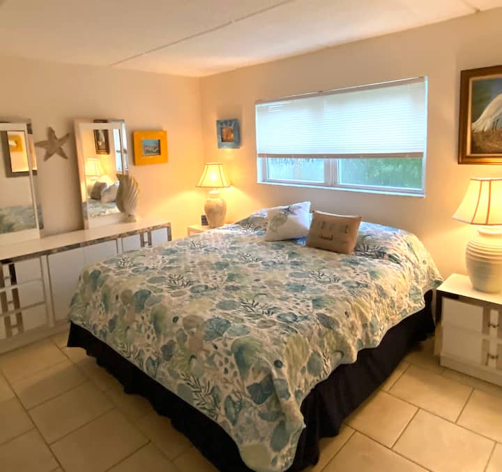Master bedroom - King size bed. Closets contain beach towels and bath towels