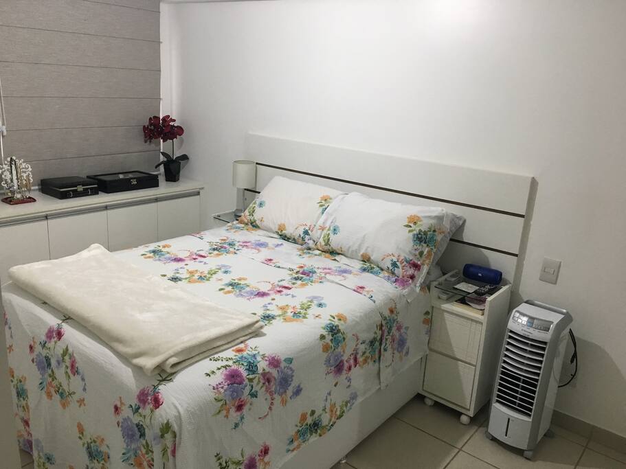 Suíte 1 (Cama de casal/Ventilador/ armários)