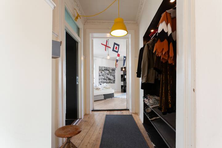 Beautiful 135 sqm. Fin de siècle apartment gallery image 2